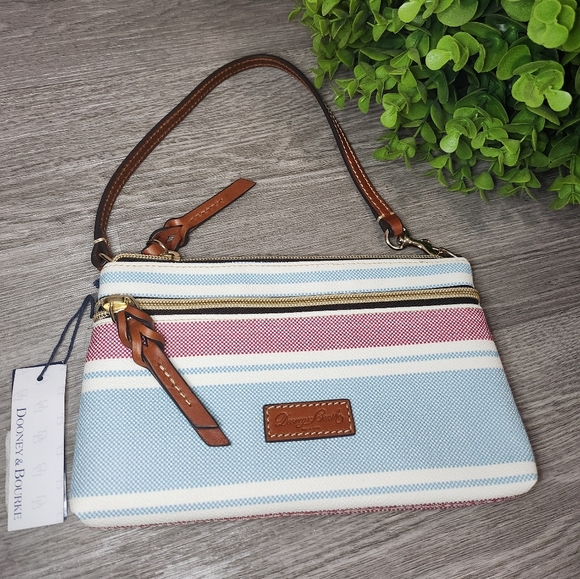 Dooney & Bourke Handbags - Dooney & Bourke pouchette